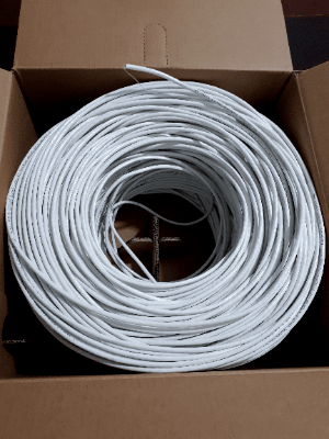 mo-hop-thung-cap-mang-commscope-cat5e